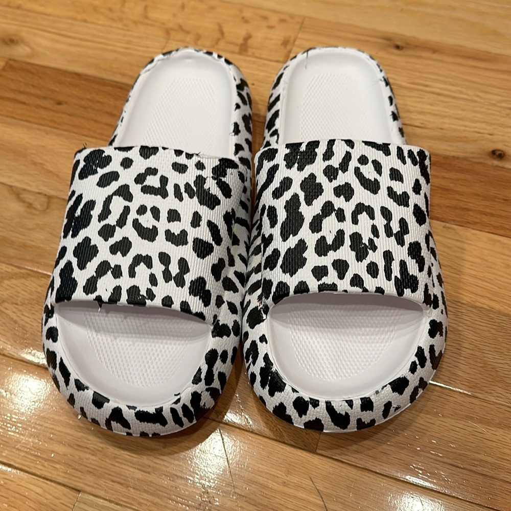 Leopard Comfy Slide - Picture 4 of 5